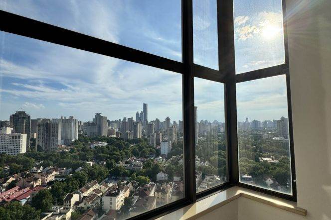 Highrise 1Br 27F | French windows | South Shanxi rd metro & Iapm |11.0K