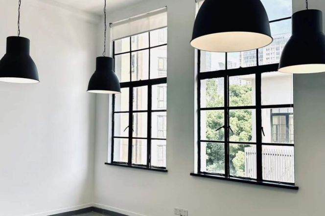 High Ceiling office nr ChangPing RD M7