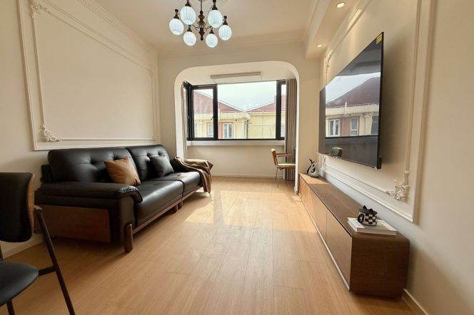 Spacious 1BR Apt +elevator | Zhong Shan Park & Loushanguan rd Mt | 9.9K