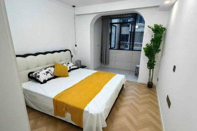 Great value/cozy 1br+balcony/central AC/bright room,Zhenping rd@L3/4/7