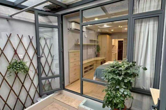 Super cozy 1br w private yard near Jing'an temple