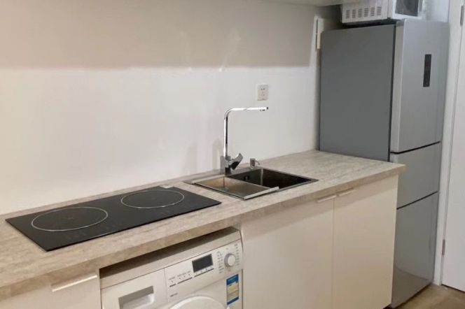 Fabulous 1br | Big windows | South Shanxi rd metro & Iapm | 8.2K