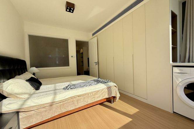 Renovated 1br apt,Oven,convenient traffic to Loushanguan,Line2&15