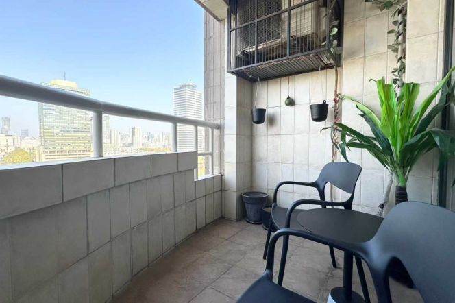 South Shanxi Rd Station Elevator 2Br with Open Balcony Line1/10/12