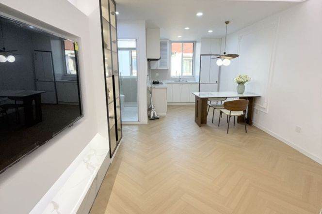 jiangsu rd station one bedroom