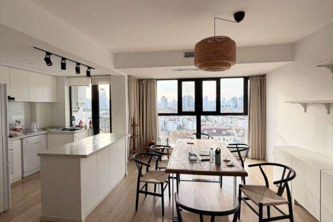High-rise 2br/2bt Flat with best view in old downtown
