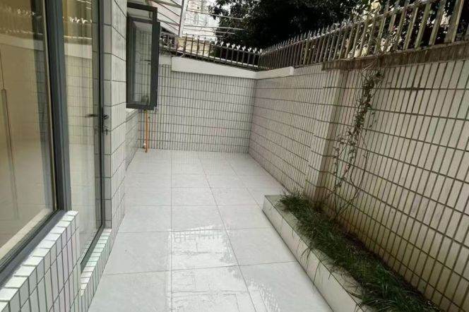 Big yard,1Br,1bath 80sqm, Zhongshan park,new deco