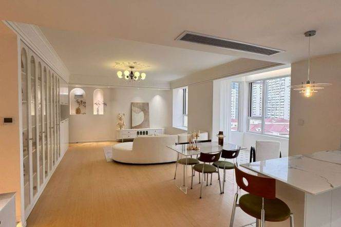 Spacious 2+1brs&3baths with good view near Xujiahui 