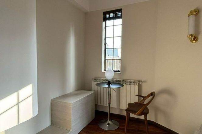 2 Brs, 2 Baths, Historical Building, 120 sqm Xikang/Nanyang rd @ Jingan temple L2