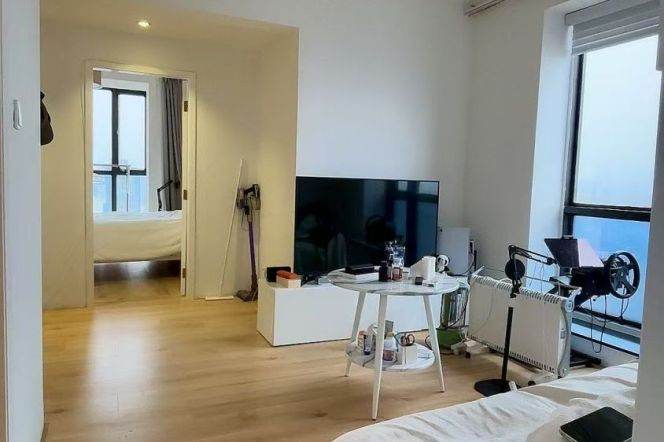 Highrise 1Br 27F | French windows | South Shanxi rd metro & Iapm |11.0K