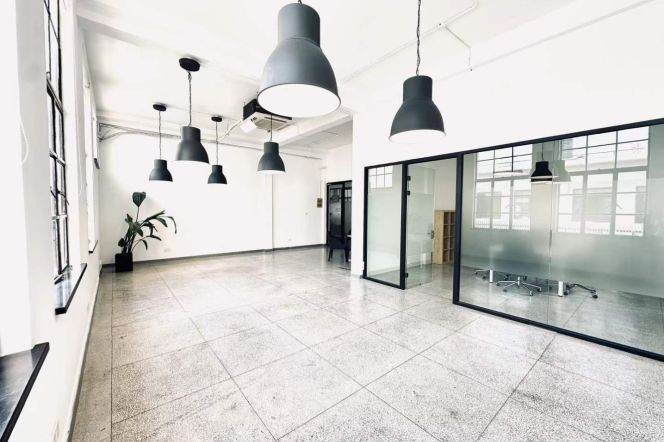 High Ceiling office nr ChangPing RD M7