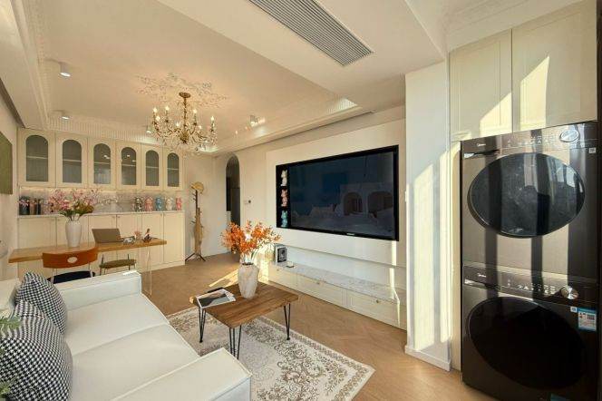 1br,60sqm, dryer, Balcony, Bright, Windows, Subway L7,13.  7.2k