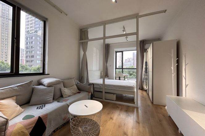 Fabulous 1br | Big windows | South Shanxi rd metro & Iapm | 8.2K