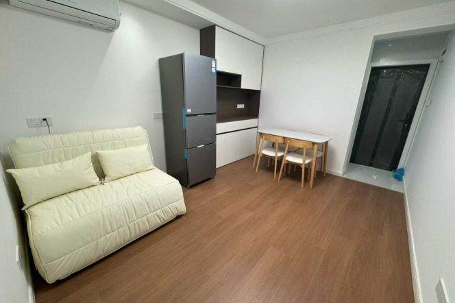 Brand new/elevator 1br 2lr/brand furniture/nice balcony,Jiangsu rd@L2/11