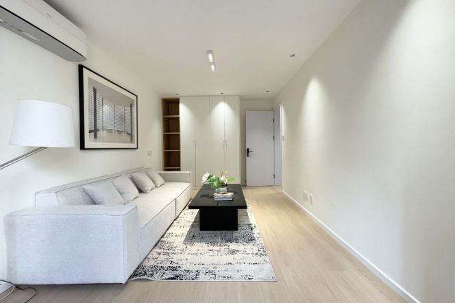  1br, Century Avenue , Malls, Big livingroom, nice dgarden, Key, 8.6k