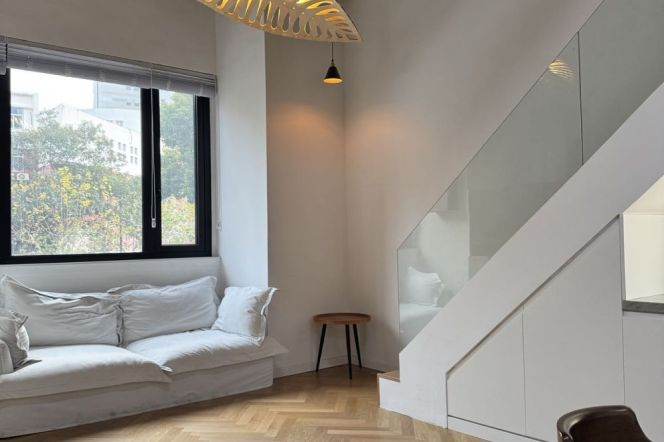 Spacaious 2Br +Big windows | Changshu rd L7 | Nice compound | High ceiling