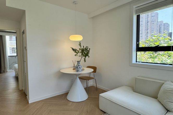 Cozy 1BR Apt Near Wukang Building | Jiaotong Univer. Metro L10/11 | Clean compound 12.2K