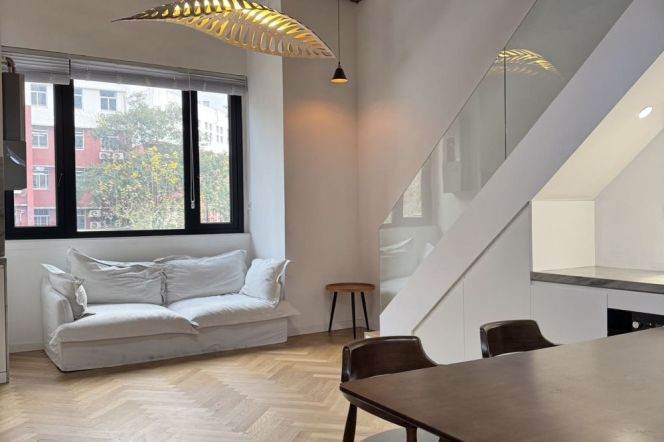 Spacaious 2Br +Big windows | Changshu rd L7 | Nice compound | High ceiling