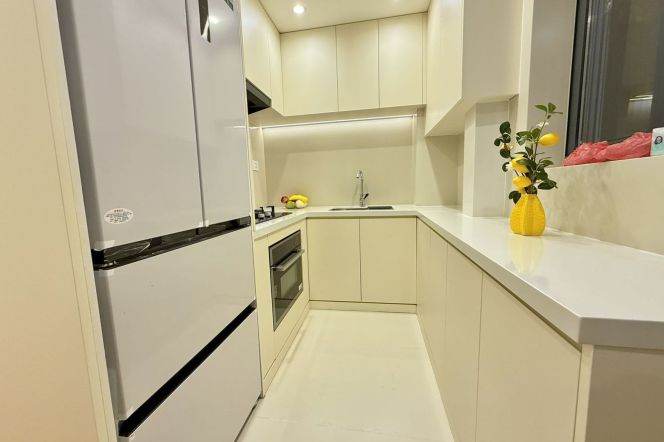 Renovated 1br apt,Oven,convenient traffic to Loushanguan,Line2&15