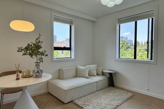 Cozy 1BR Apt Near Wukang Building | Jiaotong Univer. Metro L10/11 | Clean compound 12.2K