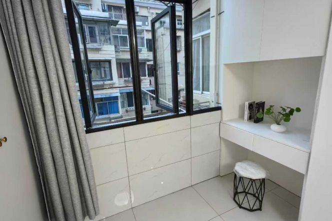 Great value/cozy 1br+balcony/central AC/bright room,Zhenping rd@L3/4/7