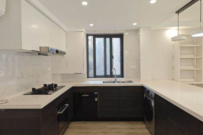 Unfurnished 3+1BR 2BA Residence w/Balcony nr Anfu Rd