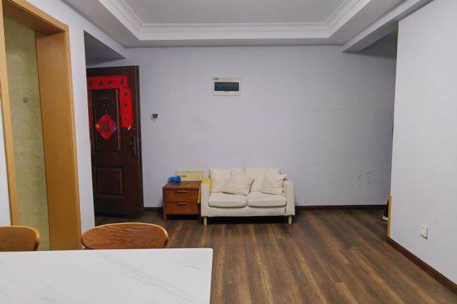 Good price 2 br with lift on Line 11, 4 stops to NYU shanghai.