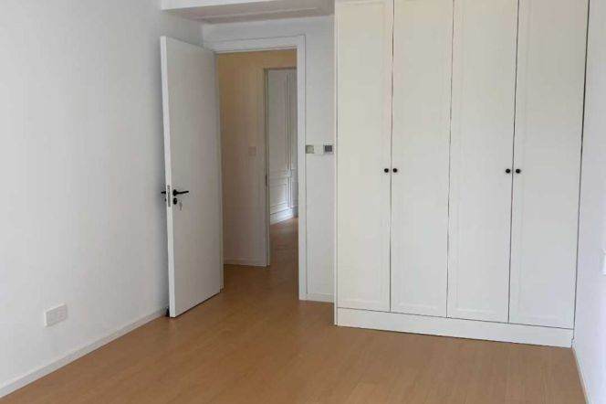 Sunlit 3BR Old House w/Balcony nr Jing'an Temple