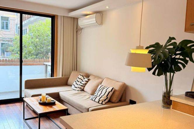 Nice balcony 1Br/1Lr/1Bt apt nr Jiashan rd,M9/12