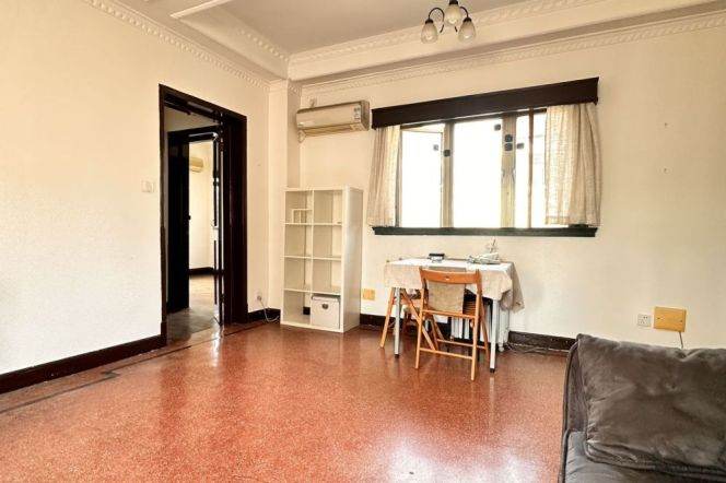 High ceiling antique Apt 2br/2bt in Urumqi Road