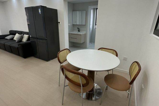 jiangsu rd elevator 2BR/big living room@L2/11