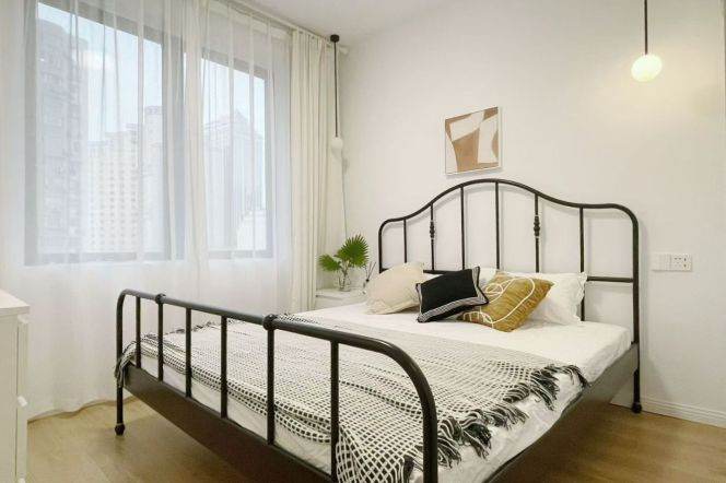 Modern 2+1brs/2baths &open kitchen/heating@Jiangsu Rd & Line 2/11