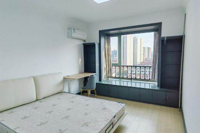 Cozy 1 br with lift + open view in XuJiaHui. easy to L 1/9/11 