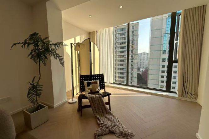 Brand new 3Br+Balcony @ L1/9/11 Xujiahui station 