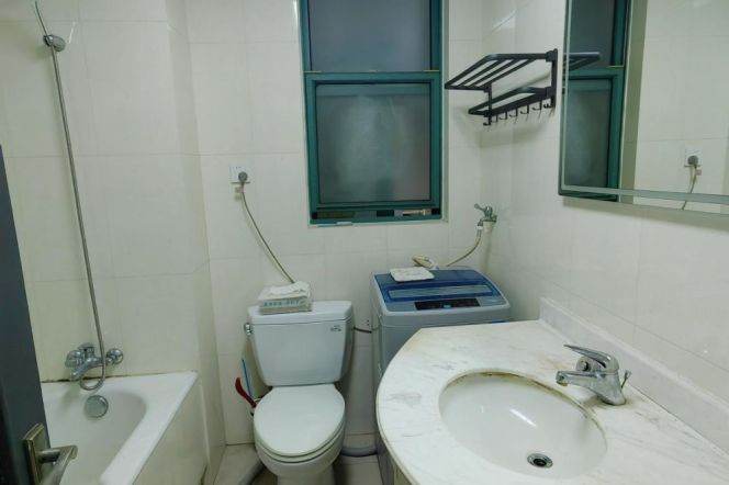 Cozy 1 br with lift + open view in XuJiaHui. easy to L 1/9/11 