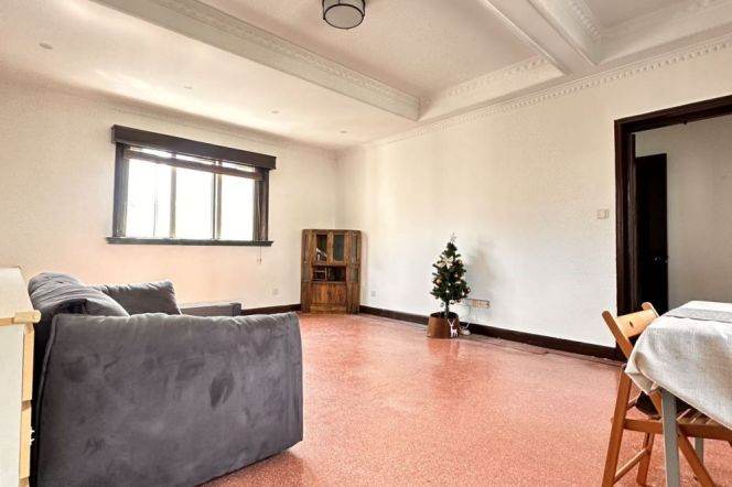 High ceiling antique Apt 2br/2bt in Urumqi Road