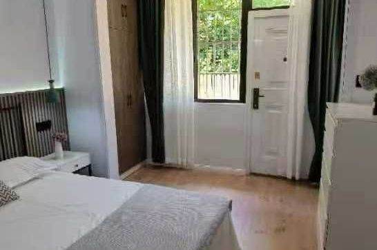 zhenping rd 2BR/big yard@L3/4/7 