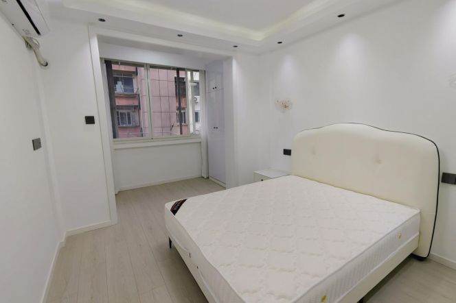 Good price 2 br on WanPing Rd(S) ,6 mins walking to L 1/9/11 XuJiaHui St.