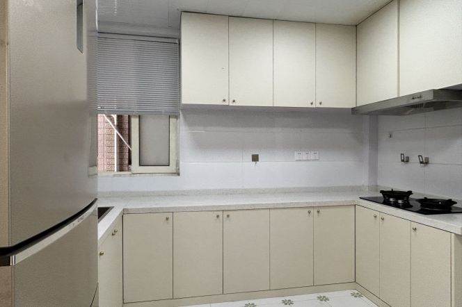 Suzhou Creek | Simple & Beautiful 2BR + Balcony | Changshou rd metro | Green view