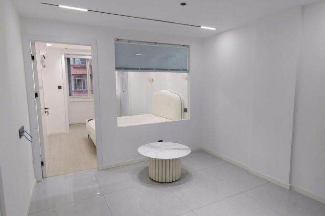 Good price 2 br on WanPing Rd(S) ,6 mins walking to L 1/9/11 XuJiaHui St.