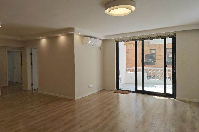 President Mansion spacious 3br+1/2bt@Huashan rd 150sqm with open baalcony