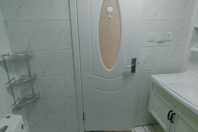 Spacious 1 br with open balcony in XuHui, 5 mins to L 3/4/9 YiShan Rd St.