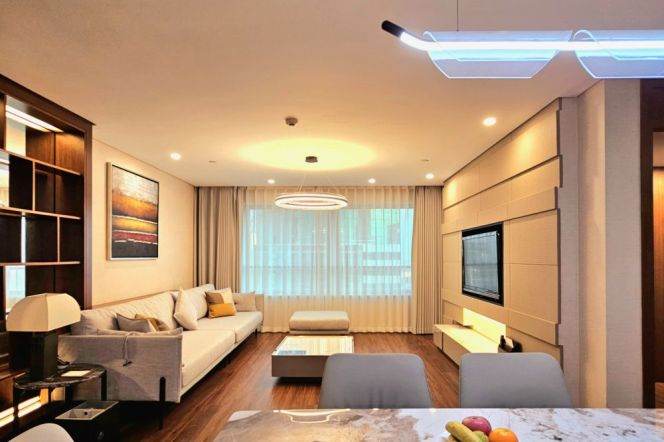 3br+3bathroom service apt in Huaihai Rd Near South Huangpi Rd Station(Line 1/14)