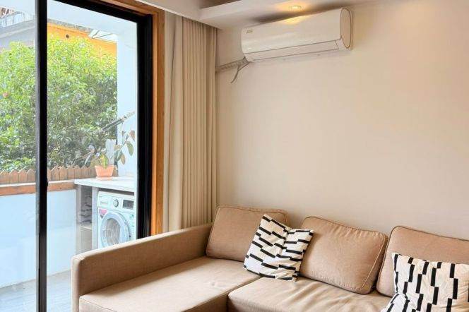Nice balcony 1Br/1Lr/1Bt apt nr Jiashan rd,M9/12