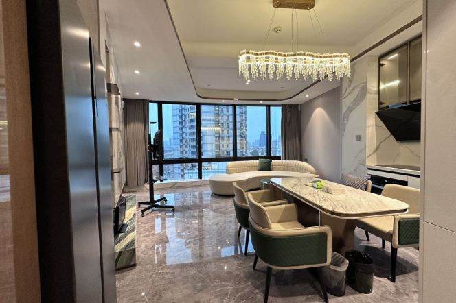 Deluxe 2BR Apt in High-End Compound in North Riverside