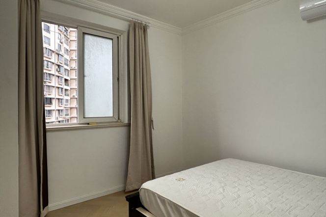 Suzhou Creek | Simple & Beautiful 2BR + Balcony | Changshou rd metro | Green view