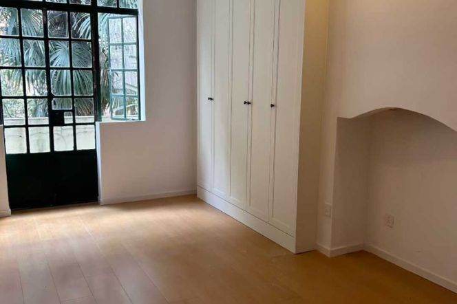 Sunlit 3BR Old House w/Balcony nr Jing'an Temple