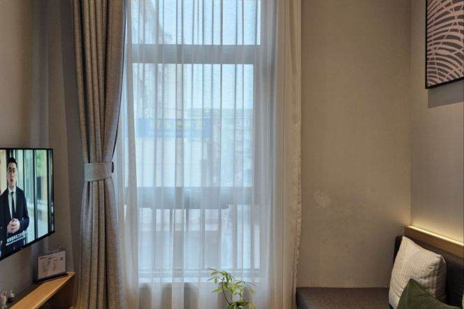 1br loft service apt Near North Xizang Rd (Line 8)