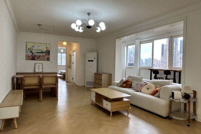 Suzhou Creek | Simple & Beautiful 2BR + Balcony | Changshou rd metro | Green view