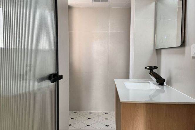 Spacious 2BR Apt +elevator +heating | West Nanjing rd | Suzhou River view 13.5K